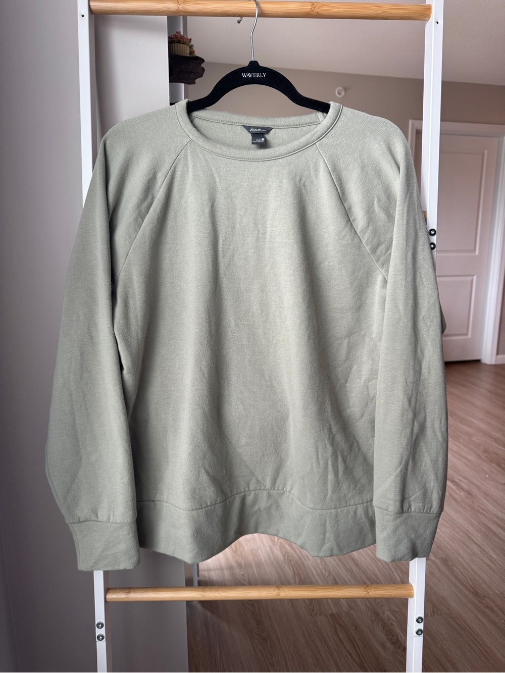 Eddie Bauer Women’s Crewneck Sweatshirt Size Medium Sage Green Gorpcore